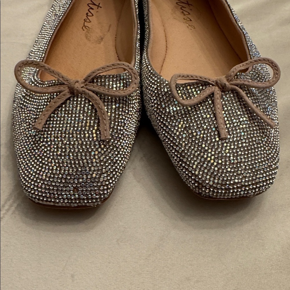Matisse Roxy Glittering Silver Flats with Bow, sz 8 - Picture 2 of 8